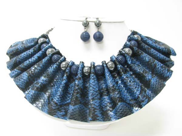 SNAKE SKIN PATTERN BALL AND FABRIC WING BIB NECKLACE EARRING SET