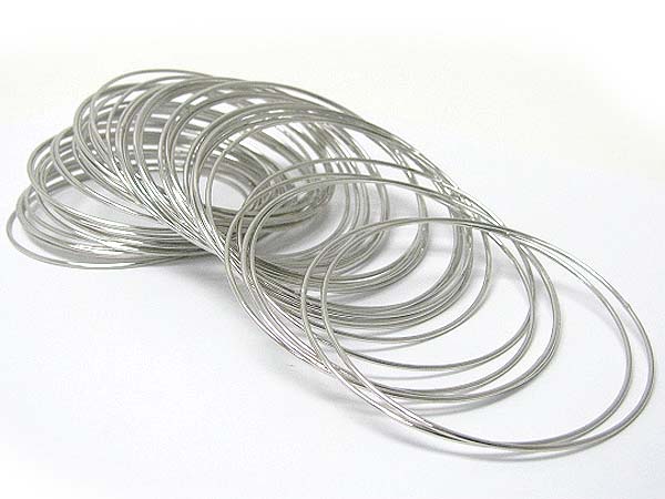 Multi stackable metal bangle set