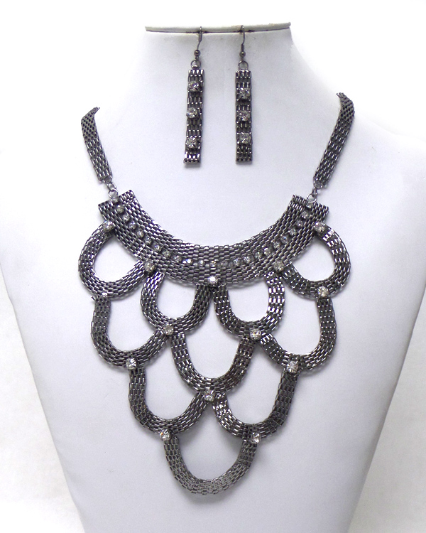 Layer drop metal necklace set