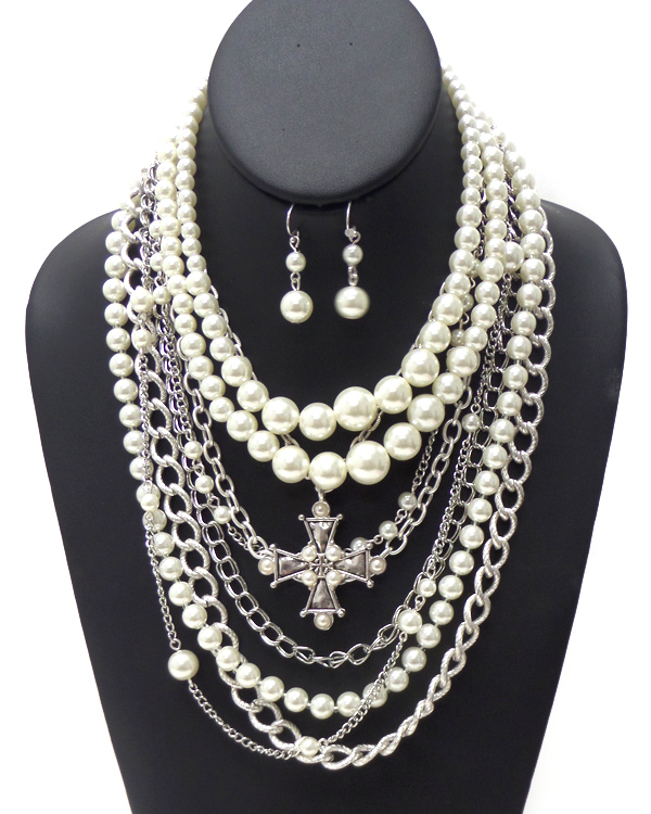 Pearl and bold chain layer necklace set