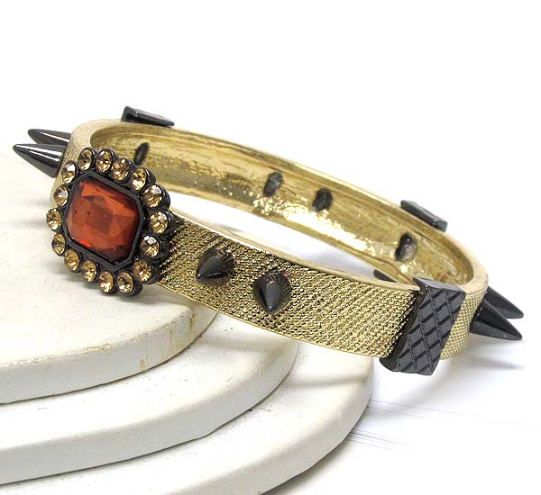 Multi spikes pattern and one crystal glass stone bangle
