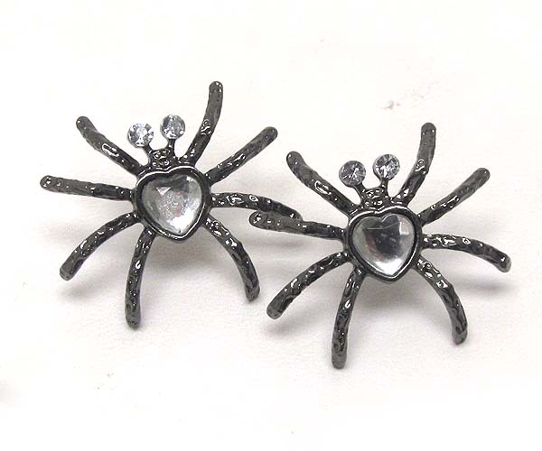 Halloween theme spider with heart crystal earring