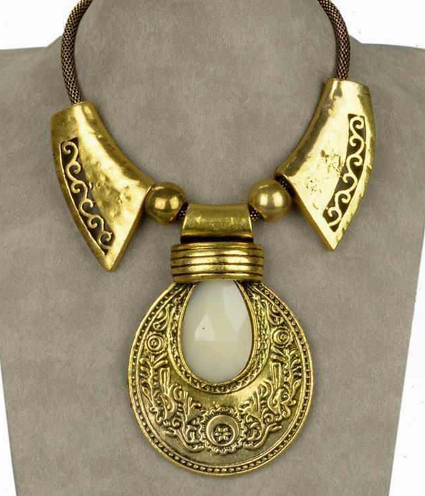 Vintage style statement necklace