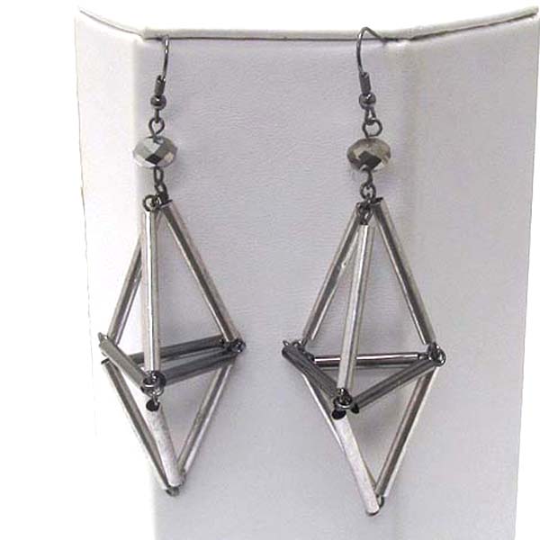 Metal conneted tubs pyramid motif drop earring