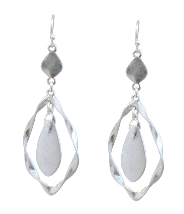 TWIST METAL HOOP AND TEARDROP EARRING