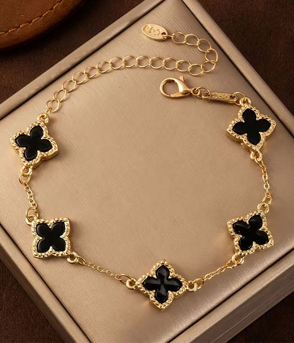 Quattrefoil link bracelet