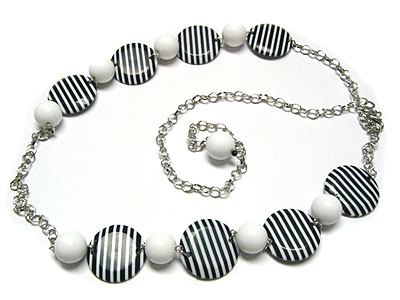 Acryl stripe round disk and metal chain link belt