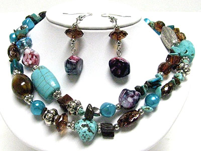 SEA SHELL TURQUOISE AND MULTI CHIP STONE DOUBLE LAYER NECKALCE SET