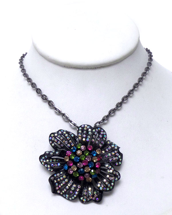 Chain with flower pendant with crystals necklace