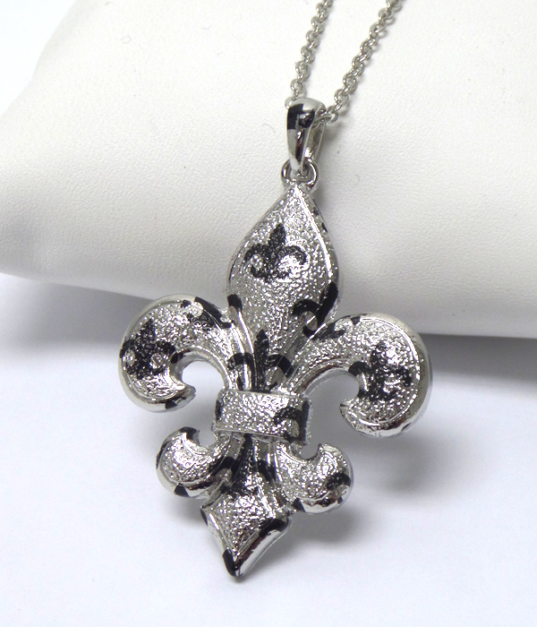 Fleur de lis pendant necklace set