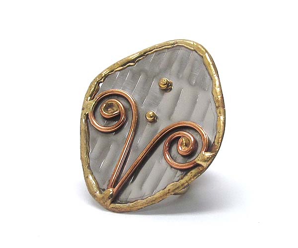 Handmade metal art triangle adjustable ring - 100% brass