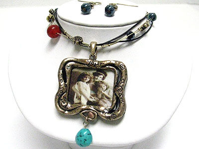 Stone dangle antique style metal picture frame necklace set