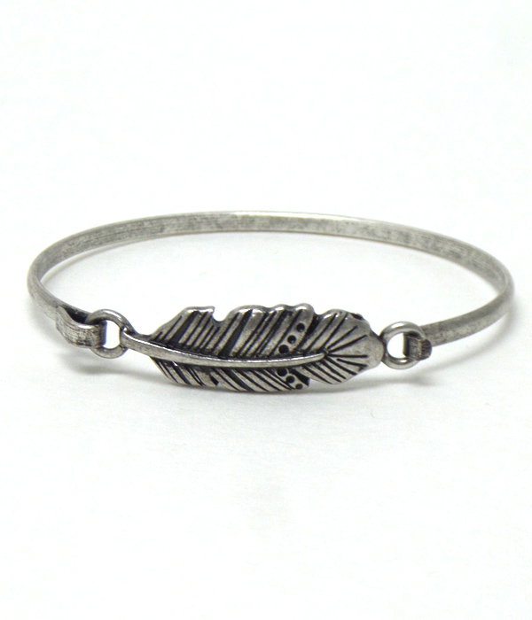 Feather hook bangle bracelt