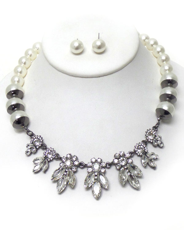 FLOWER AND PEARL NECKLACE SET