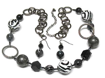 Animal pattern multi sahpe beads necklace and earring set