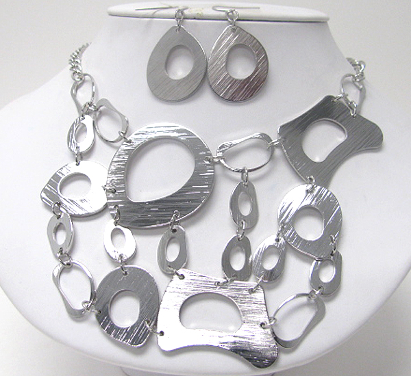 ARCHITECTURAL STYLE MULTI SCRATCH METAL LINK NECKLACE EARRING SET
