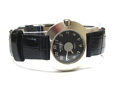 Round face basic fashion watch