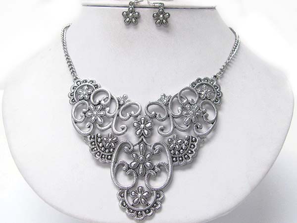 Elegant metal filigree necklace earring set 