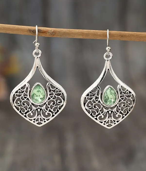 Metal filigree leaf earring