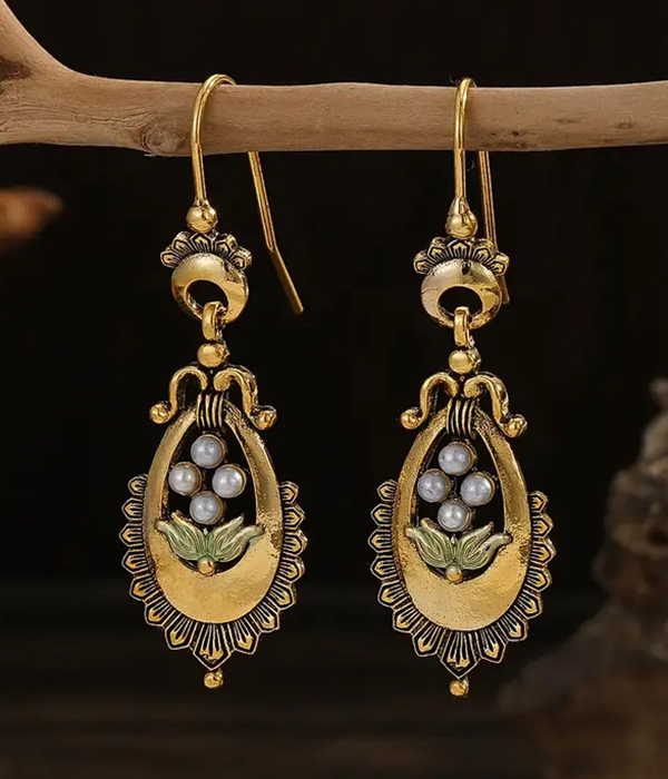 Bohemian style pearl flower earring
