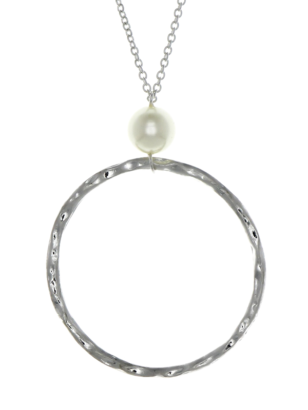 Hammered hoop and pearl long chain necklace
