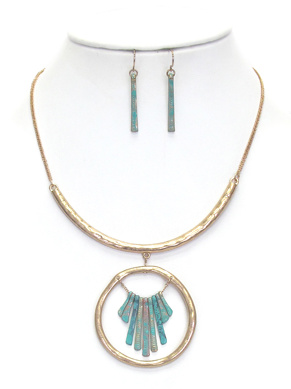 Hammered hoop and patina bar drop necklace set