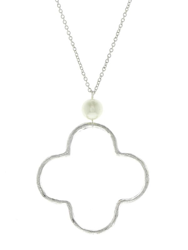 Hammered quatrefoil and pearl long chain necklace