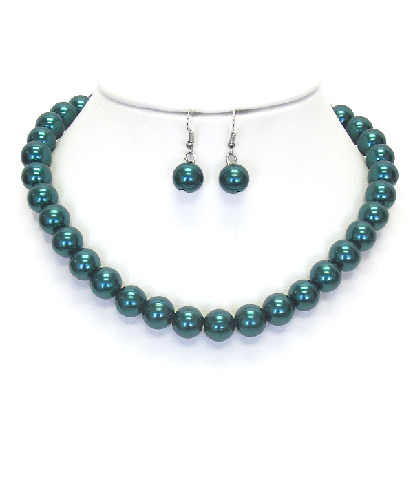 Colored pearl necklace set