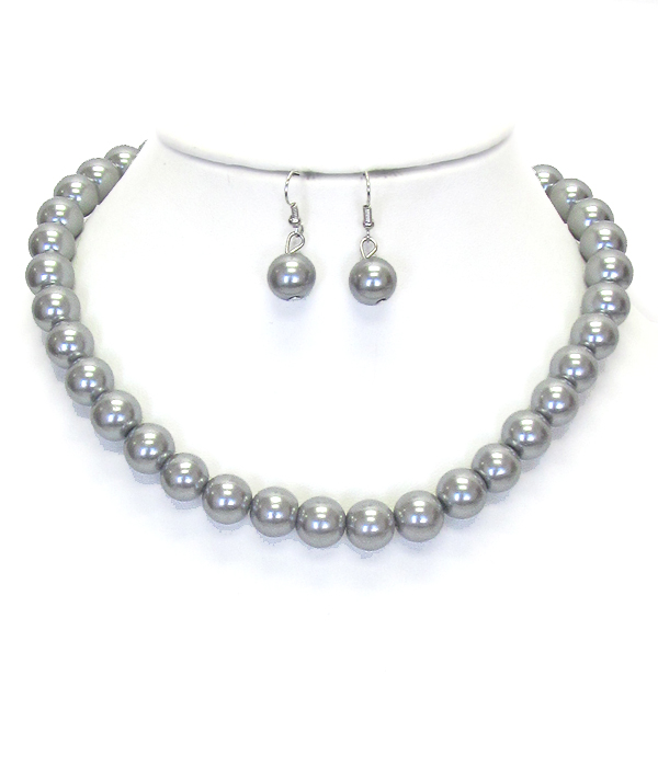 Colored pearl necklace set