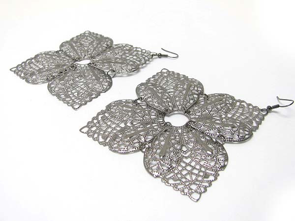 Metal filigree flower earring