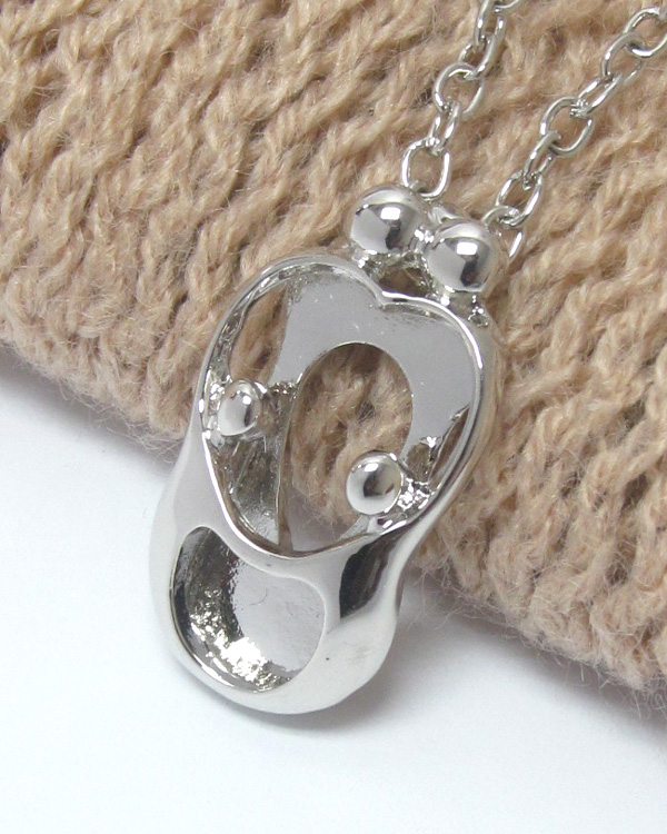 Family love pendant necklace - parents and atwo childlen