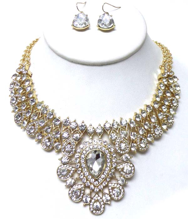 Bold metal with multi size crystals necklace set
