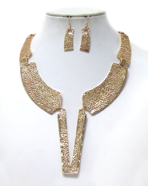 Bold metal v shape necklace set 