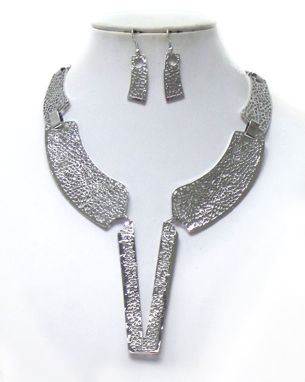 Bold metal v shape necklace set 