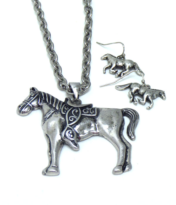 Metal horse textured metal necklace set