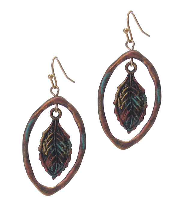 Vintagr rustic metal earring - leaf