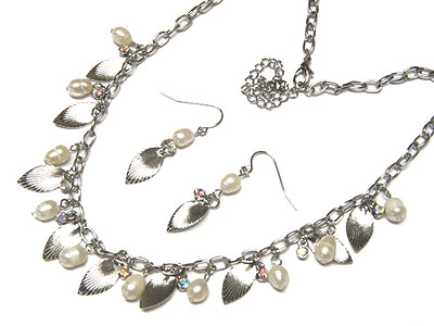 Fresh water pearl and crystal and metal leaves dangle necklce and earring set