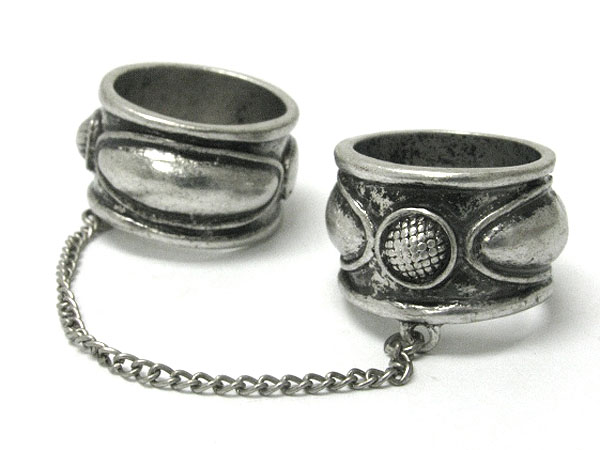 Burnish metal chain tied dual finger ring
