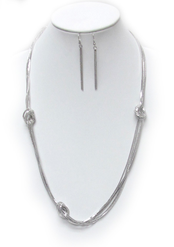 Think metal chain with knot necklace set