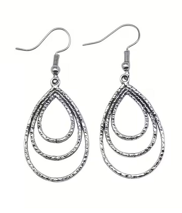 Metal teardrop earring