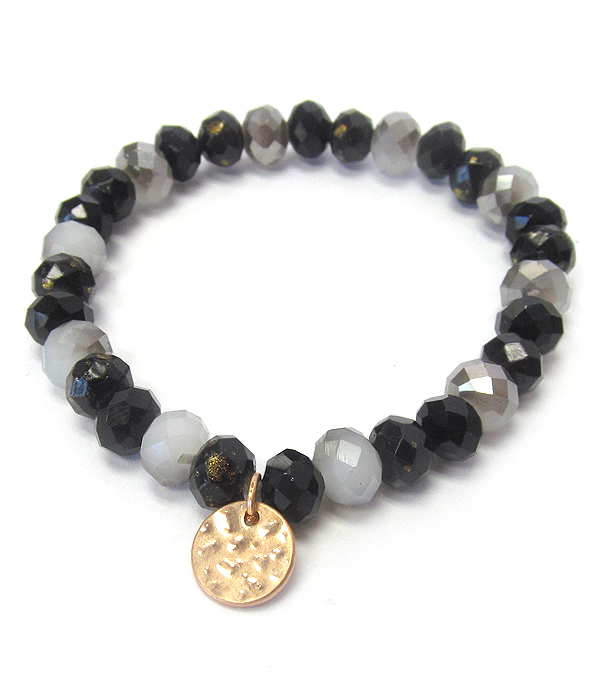 FACET STONE AND METAL DISC CHARM STRETCH BRACELET