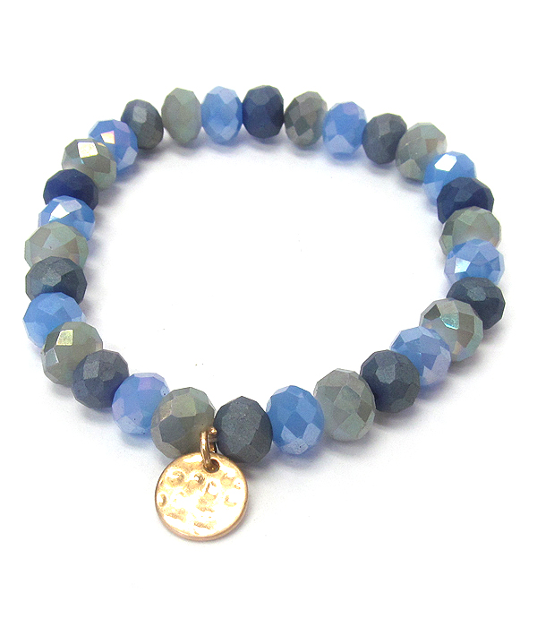 FACET STONE AND METAL DISC CHARM STRETCH BRACELET