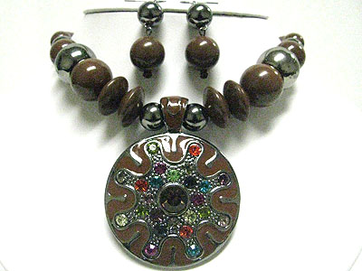 Multi color crystal deco round eameled metal pendant and beads necklace set