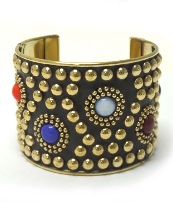 Multi studs stone cuff brace;et