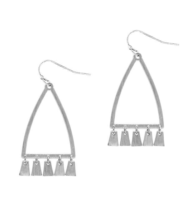 METAL DANGLE TRIANGLE EARRING