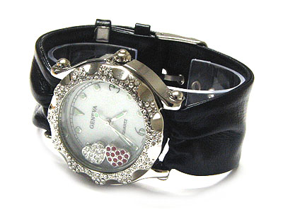 Heart floating inside metallic scarf band watch