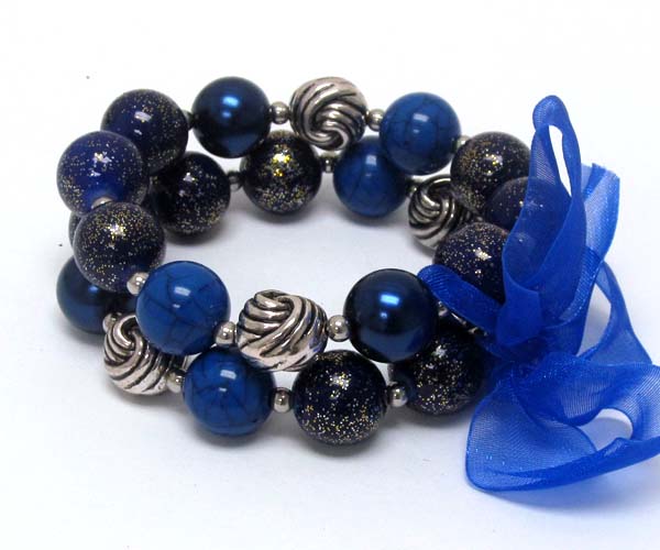Ribbon tied multi pearl beads and metal ball with coated ball stretch bracelet