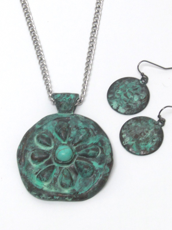 Metal textured flower chain necklace set
