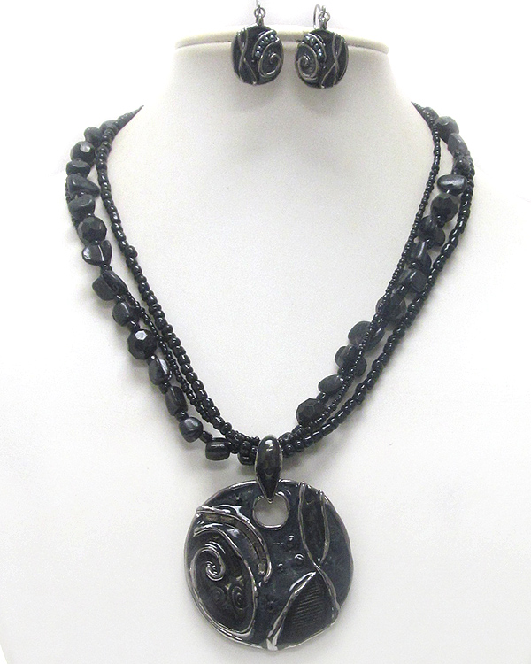 Epoxy metal art work round pendant multi beads necklace set