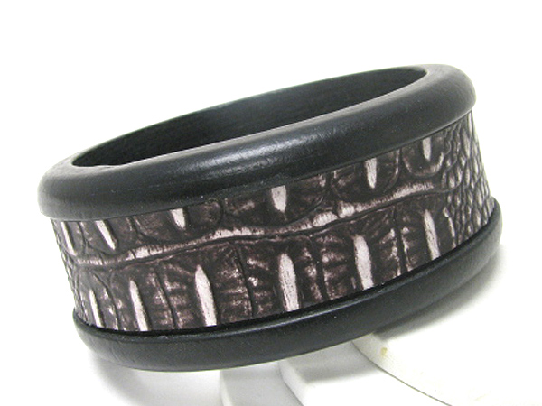 Snake skin pattern carved wood bangle